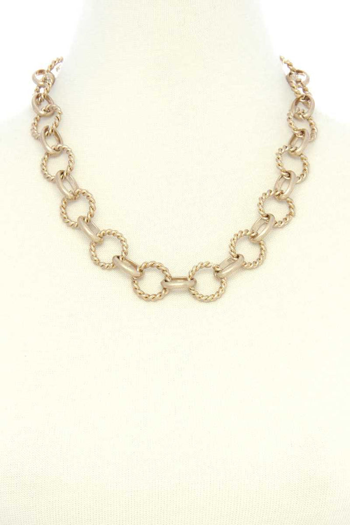 Twisted Circle Link Necklace - Deals Kiosk
