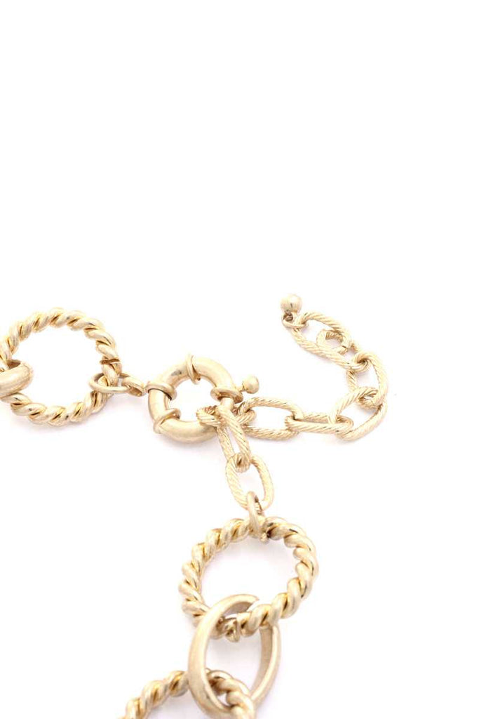 Twisted Circle Link Necklace - Deals Kiosk