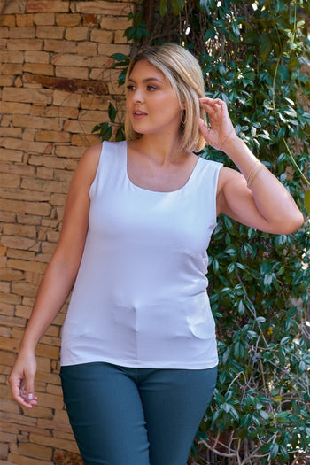 Plus Seamless Sleeveless Round Neck Tank Top - Deals Kiosk